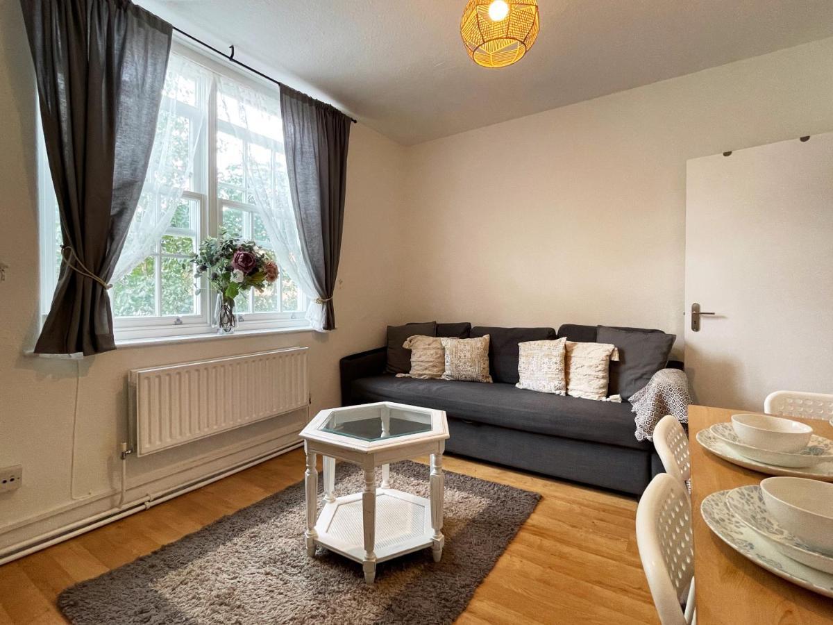 Lisa's Place Near Kings Cross - 2 Double Beds, 1 Sofa Bed, Great Location, Ideal For Families Appartamento Londra