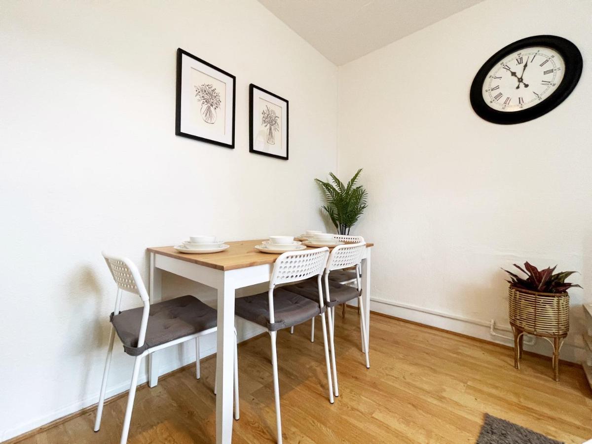 Lisa's Place Near Kings Cross - 2 Double Beds, 1 Sofa Bed, Great Location, Ideal For Families Londra