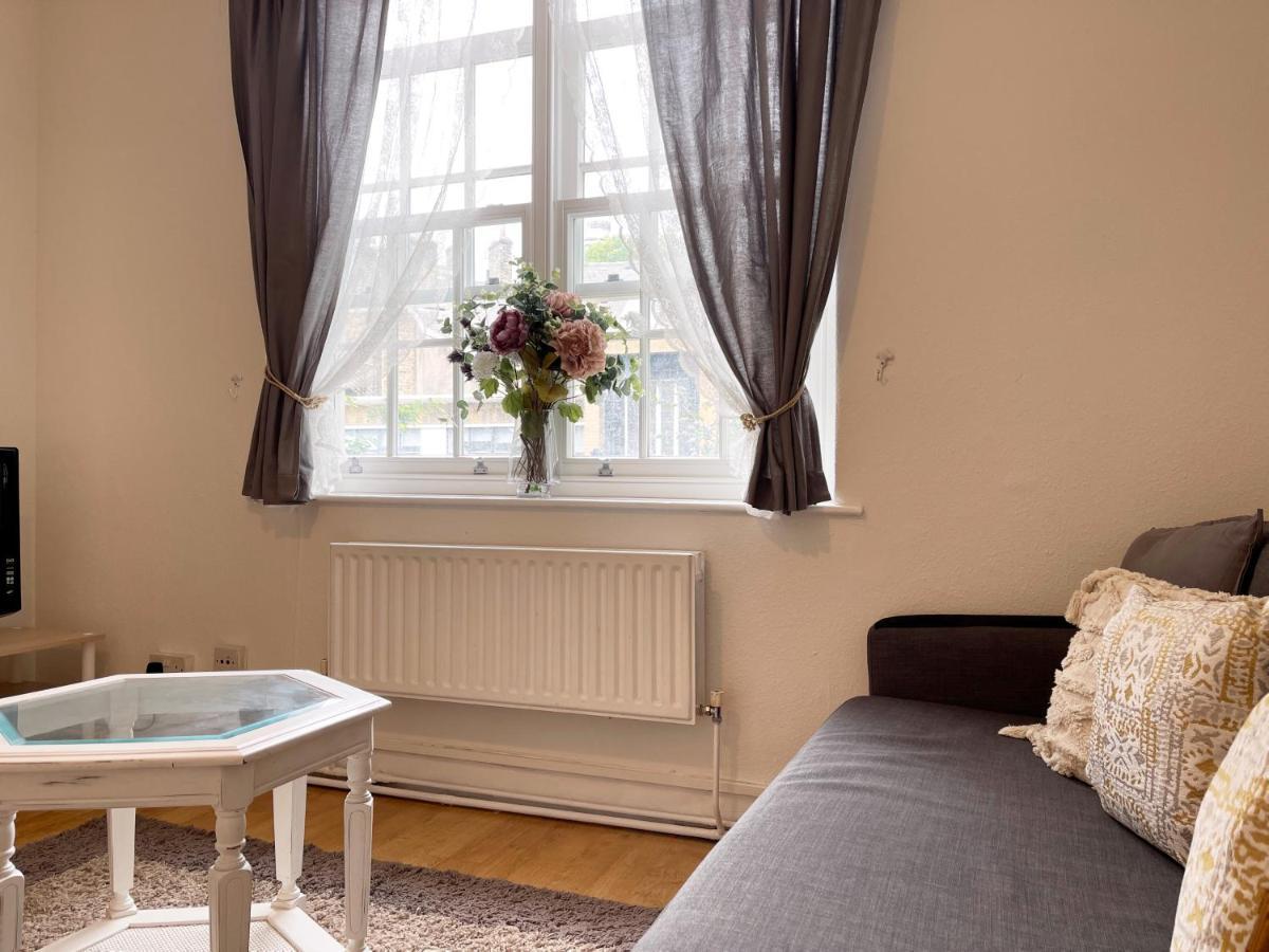 Lisa's Place Near Kings Cross - 2 Double Beds, 1 Sofa Bed, Great Location, Ideal For Families Appartamento Londra