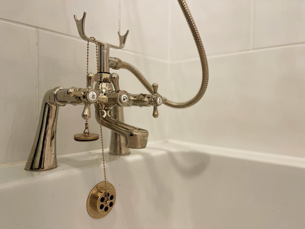 Lisa's Place Near Kings Cross - 2 Double Beds, 1 Sofa Bed, Great Location, Ideal For Families Appartamento Londra